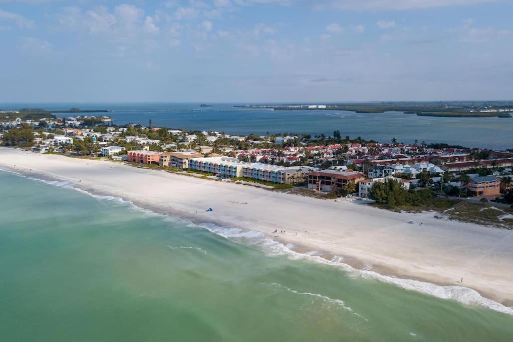 Bradenton Beach Resort Style Getaway-Walk To Beach Екстериор снимка